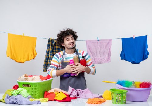 front-view-young-male-holding-different-shampoos-white-wall(1) front-view-young-male-holding-different-shampoos-white-wall(1)